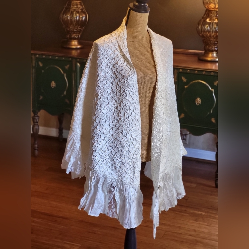 Unbranded cream crinkle polyester shawl with ruffle hem